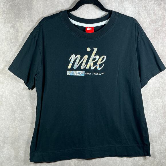 Nike Shirt Womens Large Black Short Sleeve Crew Neck Athleisure‎ Outdoor Casual - Picture 1 of 9